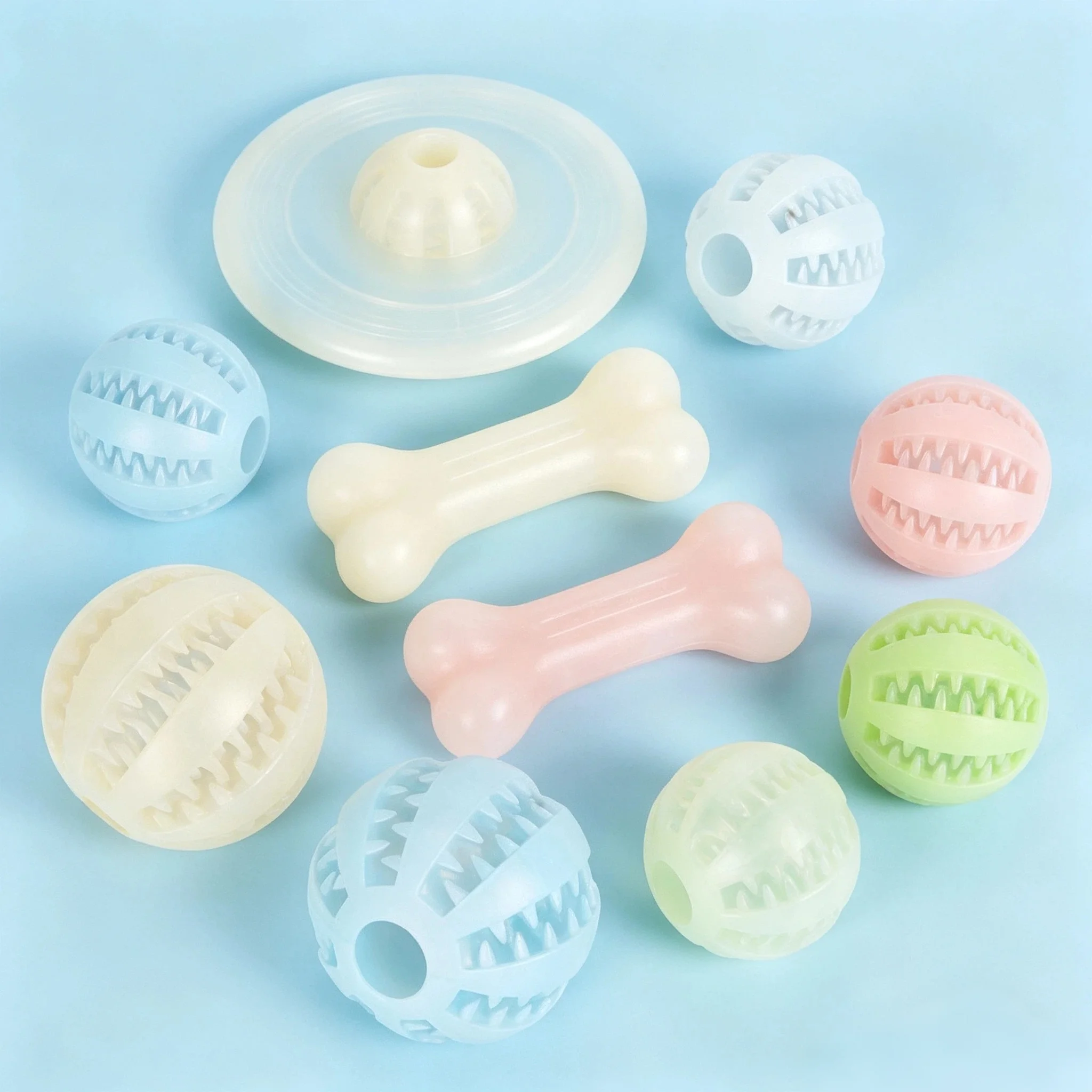 ¿Qué material se usa en los juguetes para mascotas TPE? Desde seguridad de grado alimentario, selección de materiales resistentes a mordidas, proceso de inyección hasta puntos de cumplimiento, con casos prácticos de Juye Plastics, lectura imprescindible para dueños de mascotas y compradores.